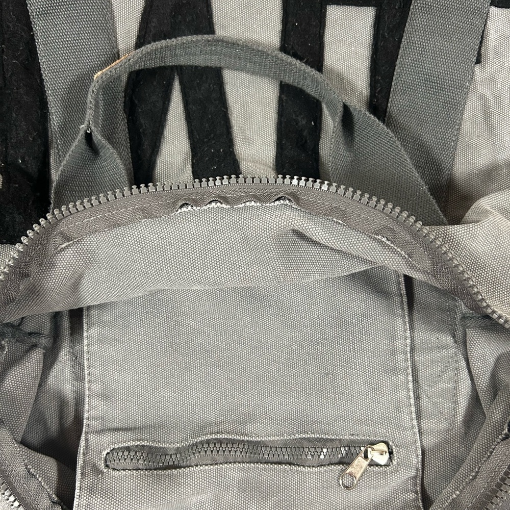 Pink duffle bag - Picture 3 of 3